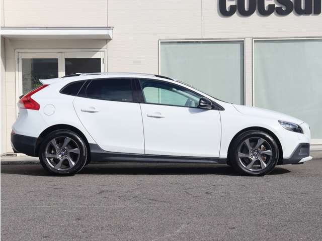 【消耗部品7品目の新品交換】エンジンオイル、オイルフィルター、メインバッテリー、前後ワイパーゴム、ブレーキフルード、冷却水、エアコンフィルターを新品交換します。