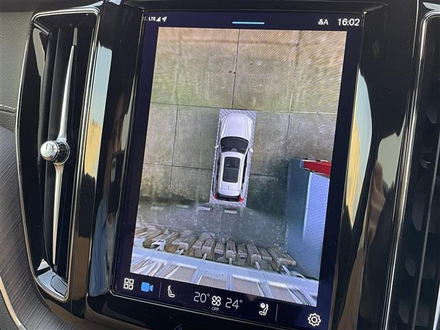XC60B5 AWD インスクリプション 4WD