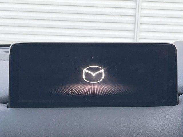 【メーカー純正ナビ】インテリアに溶け込むスタイリッシュな「専用設計」メーカーナビを装備♪視認性や操作性など基本性能にも優れ、より上質なカーライフをお楽しみいただけます。