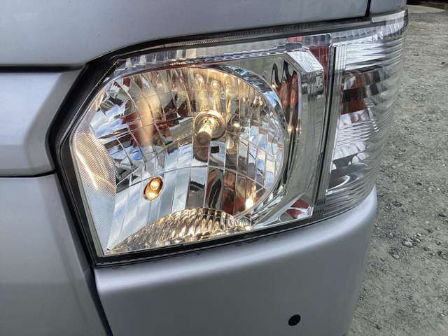 �V�[�g�J�o�[�A�A���~�z�C�[���A�L�[���X�ALED�AHID�A�i�r�A�o�b�N�J�����A��ȃ��j�^�[�A�t���G�A���A���[�_�E���ȂǓ����O�����i�̃J�X�^������܂��̂ŁA���C�y�ɂ����k����������