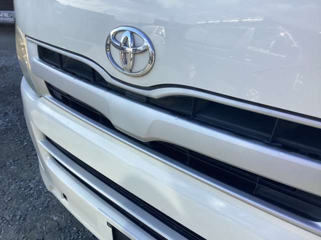 �V�[�g�J�o�[�A�A���~�z�C�[���A�L�[���X�ALED�AHID�A�i�r�A�o�b�N�J�����A��ȃ��j�^�[�A�t���G�A���A���[�_�E���ȂǓ����O�����i�̃J�X�^������܂��̂ŁA���C�y�ɂ����k����������