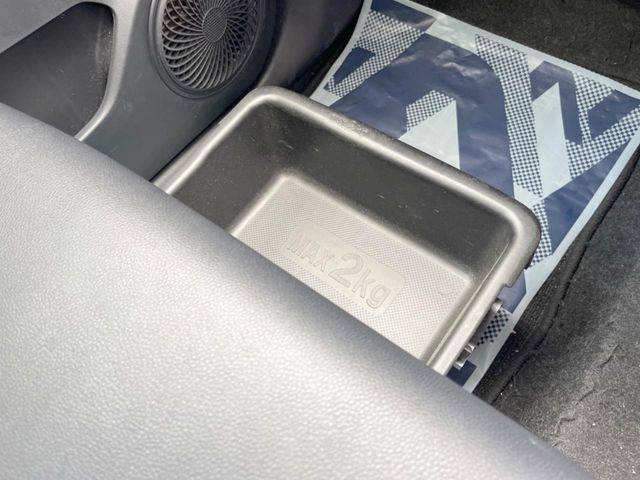 �y�V�[�g�A���_�[�{�b�N�X�z�V�[�g�̉��ɑ�e�ʂ̎��[�X�y�[�X��������Ă���A�C���ԃO�b�Y�ȂǁA�O���猩��ꂽ���Ȃ����̂�����������[�ł��ĕ֗�!