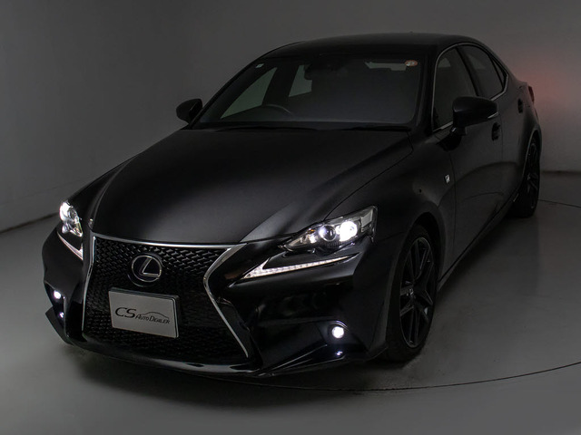 フロントビューの存在感をご覧ください!!ヘッドライトは視界良好のライト、さらにフォグライト搭載。デザイン性も高いのが特権です。