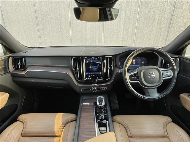 XC60B5 AWD インスクリプション 4WD