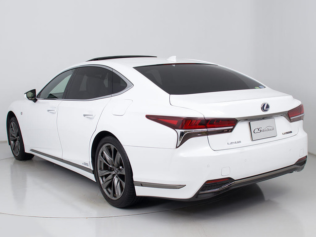 ★クリアランスソナー(前後コーナーセンサー)が付いています!フロント&リアにセンサーがあり、障害物に近づくと警告音が鳴り、更にはマルチ画面上にも表示されます!すごく便利な人気装備です!!