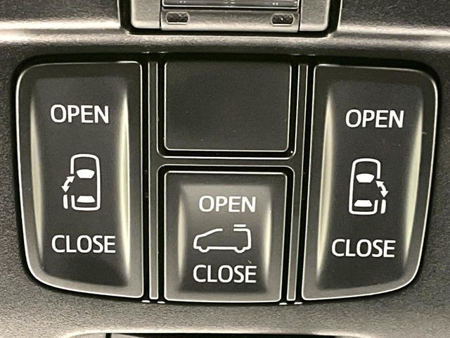 【両側パワースライドドア】スマートキーや運転席のスイッチで後席両側スライドドアの開閉が可能♪電動だから力を入れてドアを開ける必要が無く、小さなお子様でも簡単に開け閉めでき快適です♪