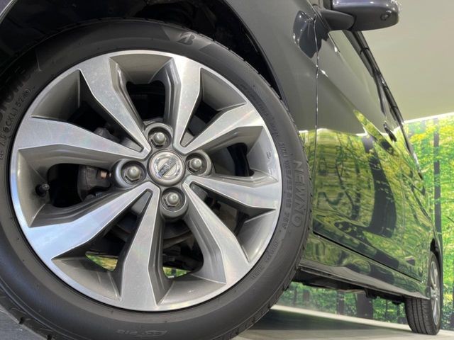 �y����15�C���`�A���~�z�C�[���z�O�ςɃ}�b�`���������A���~�z�C�[���𑕒����Ă���܂��B�e��ЊO�A���~�z�C�[����A�X�^�b�h���X�^�C�����戵�����Ă���܂��B���񂲑��k����������