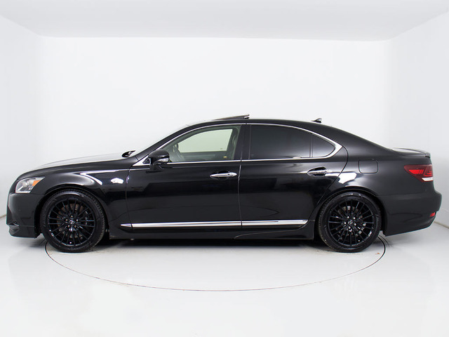 ★クリアランスソナー(前後コーナーセンサー)が付いています!フロント&リアにセンサーがあり、障害物に近づくと警告音が鳴り、更にはマルチ画面上にも表示されます!すごく便利な人気装備です!!