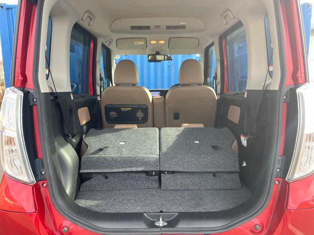 普段のお買い物や通勤、送迎等に十分な荷室スペースを確保しております。セカンドシートを倒すと、大きな荷物の積載も可能です♪