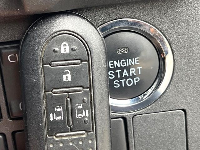 �y�L�[�t���[�V�X�e���z�J�o����|�P�b�g�ɓ��ꂽ�܂܂ł��h�A�̎{���E�������\�ȃX�}�[�g�L�[�𑕔��B�G���W���̃I���E�I�t�����J�M�����o���K�v����������Ƃ��Ă��֗��ł���