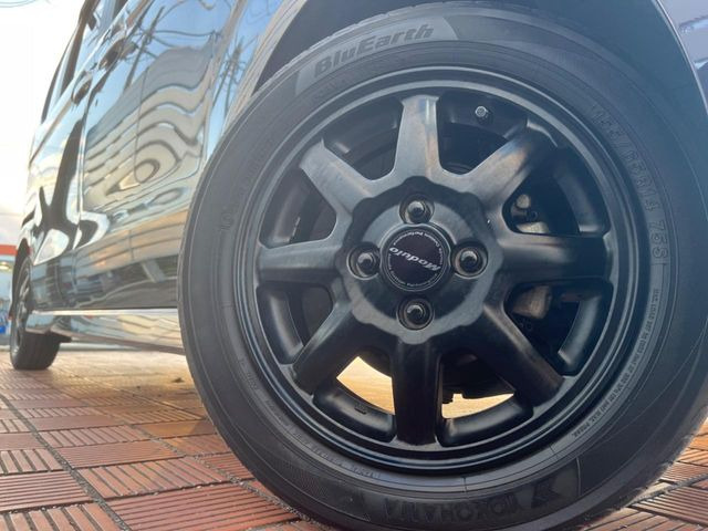 �y14�C���`�A���~�z�C�[���z�O�ςɃ}�b�`�����A���~�z�C�[���𑕒����Ă���܂��B�e��A���~�z�C�[����A�X�^�b�h���X�^�C�����戵�����Ă���܂��B���񂲑��k����������