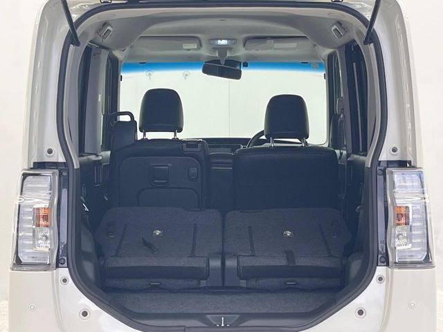 普段のお買い物や通勤、送迎等に十分な荷室スペースを確保しております。セカンドシートを倒すと、大きな荷物の積載も可能です♪