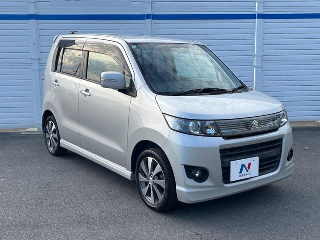 高透明度のガラス皮膜で撥水はもちろん、上質なツヤ・光沢を実現。紫外線や酸性雨から大切な愛車を保護し、色あせ・劣化を防止。「弾スプラッシュコート」、「弾プリミッサコート」からお選びいただけます。