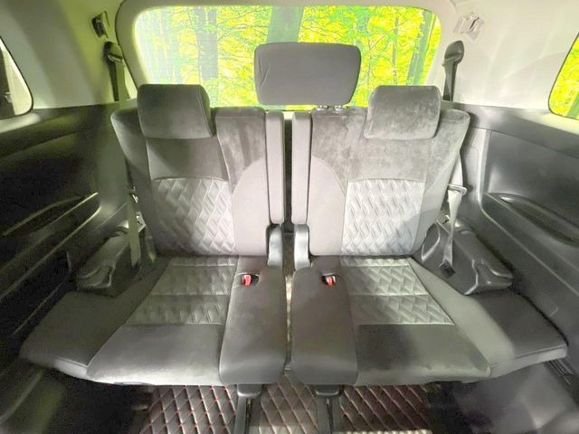 3列目シートはもちろん状態良好☆大人でもゆったりと座って頂けますので、大人数でのお出かけもラクラクです♪ご家族で、気の知れた仲間で、ドライブに行くのが楽しみですね♪