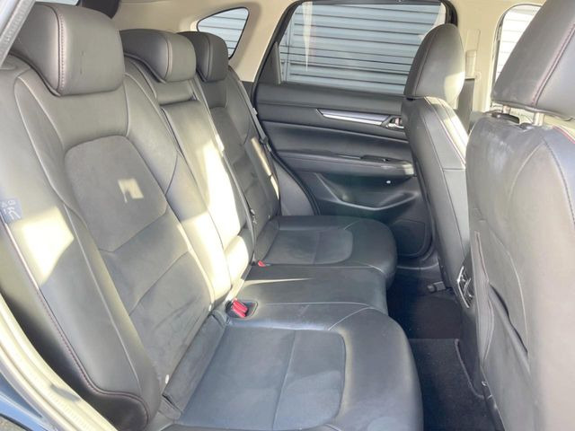 高品質なオリジナルフロアマットもオプションにてご用意しております。お好きなデザインやカラーをお車に合わせて選んでいただくことができます♪