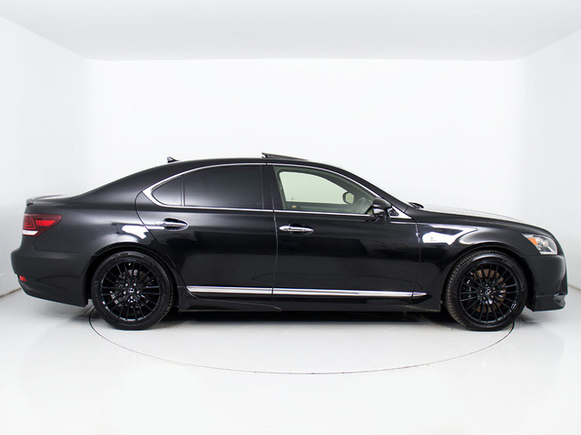 ★すごく綺麗な外装です!是非ご確認下さい!光沢のあるボディー!!艶々で本当に綺麗ですよ!!綺麗だからこそ高級感が際立ちます!綺麗なお車でドライブをお楽しみ下さい!!