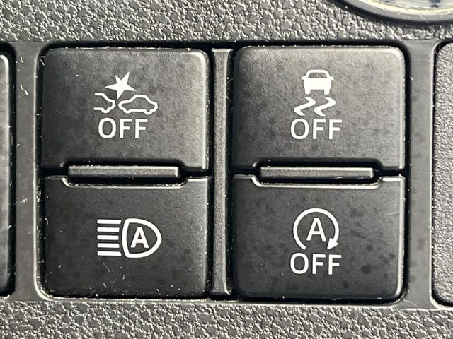 【スマートアシスト】走行中に前方の車両等を認識し、衝突しそうな時は警報とブレーキで衝突回避と被害軽減をアシスト。より安全にドライブをお楽しみいただけます。