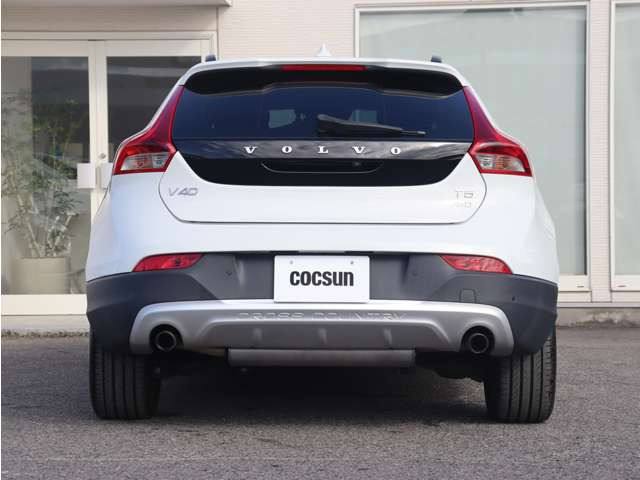 現行型エンジンにはボルボの認証を取得したMOTULの高級オイルSPECIFIC RBS0-2AE(0W-20)を使用します。