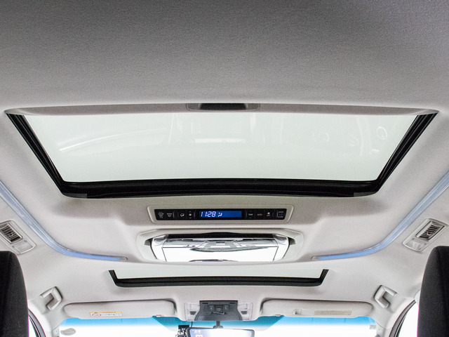 ★ツインサンルーフ★希少装備を装着!開放的な空間をお楽しみください!