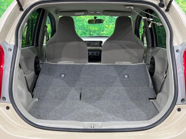 ���i�̂���������ʋ΁A���}���ɏ\���ȉ׎��X�y�[�X���m�ۂ��Ă���܂��B�Z�J���h�V�[�g��|���ƁA�傫�ȉו��̐ύڂ��\�ł���