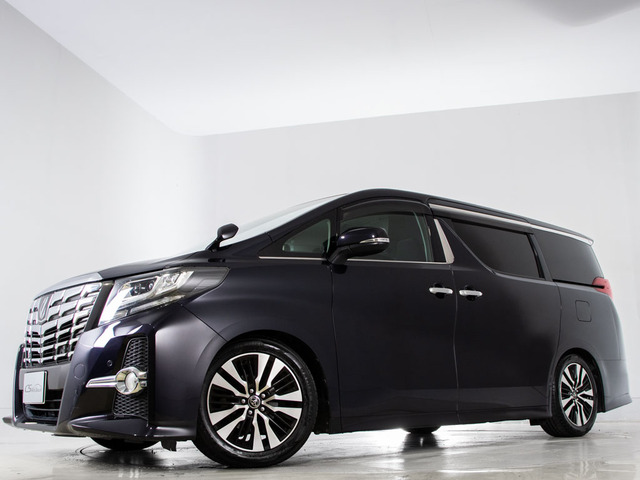 ★展示前点検実施★特殊な機材も用いて、前車点検を実施しております!