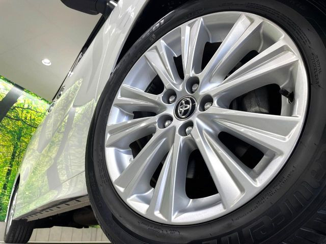 【純正18インチアルミホイール】外観にマッチした純正アルミホイールを装着しております。各種社外アルミホイールや、スタッドレスタイヤも取扱いしております。是非ご相談ください♪