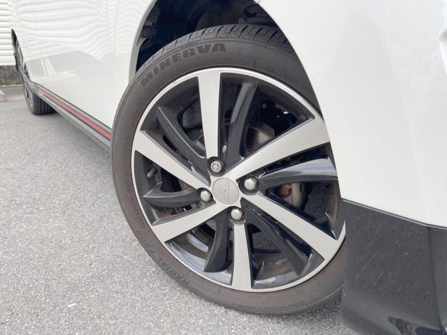 �y����16�C���`�A���~�z�C�[���z�O�ςɃ}�b�`���������A���~�z�C�[���𑕒����Ă���܂��B�e��ЊO�A���~�z�C�[����A�X�^�b�h���X�^�C�����戵�����Ă���܂��B���񂲑��k����������