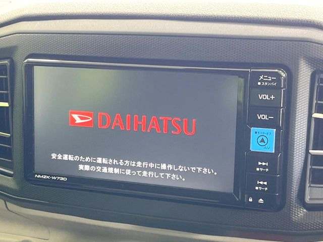 【純正ナビ】人気の純正ナビを装備。オーディオ機能も充実しており、Bluetooth接続すればお持ちのスマホやMP3プレイヤーの音楽を再生可能!毎日の運転がさらに楽しくなります!!