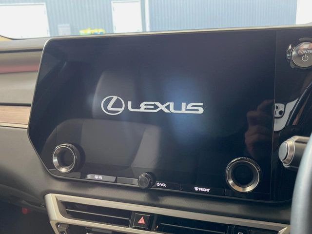 【14インチディスプレイオーディオ】画面内にオーディオ操作はもちろん、空調の調整機能なども盛り込んだ多機能なディスプレイオーディオです!スマートフォン連携はもちろん、車載ナビもお使いいただけます♪