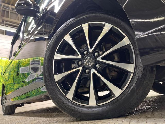 �y����17�C���`�A���~�z�C�[���z�O�ςɃ}�b�`���������A���~�z�C�[���𑕒����Ă���܂��B�e��ЊO�A���~�z�C�[����A�X�^�b�h���X�^�C�����戵�����Ă���܂��B���񂲑��k����������