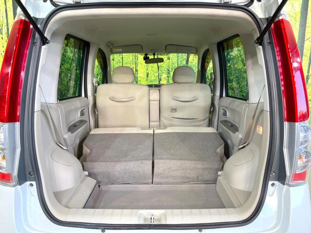 ���i�̂���������ʋ΁A���}���ɏ\���ȉ׎��X�y�[�X���m�ۂ��Ă���܂��B�Z�J���h�V�[�g��|���ƁA�傫�ȉו��̐ύڂ��\�ł���