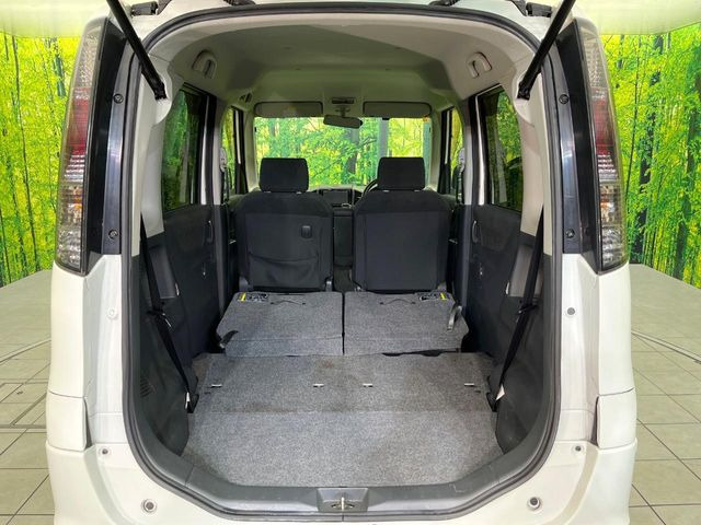 ���i�̂���������ʋ΁A���}���ɏ\���ȉ׎��X�y�[�X���m�ۂ��Ă���܂��B�Z�J���h�V�[�g��|���ƁA�傫�ȉו��̐ύڂ��\�ł���