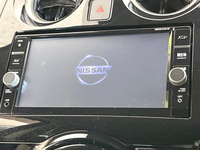 【純正ナビ】人気の純正ナビを装備しております。ナビの使いやすさはもちろん、オーディオ機能も充実!キャンプや旅行はもちろん、通勤や買い物など普段のドライブも楽しくなるはず♪