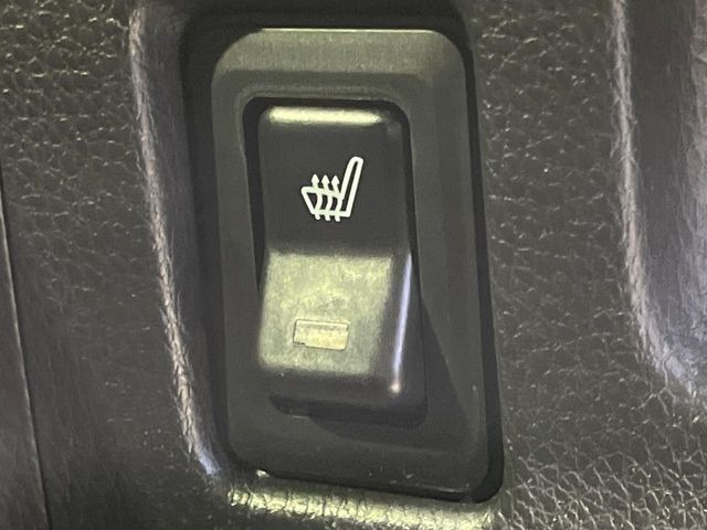 【シートヒーター】寒い日に重宝するシートヒーター!エアコンより早く温まってくれるので寒がりの人も安心ですね♪エアコンの温風は乾燥するから苦手、という方にもをおすすめです。