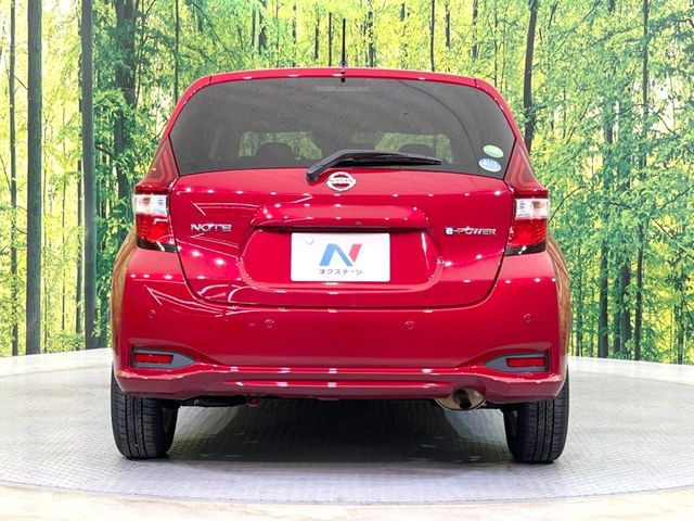 安心の最長10年・走行無制限保証(有償)をご用意。保証内容も充実はもちろん、無料点検&オイル交換や、年中無休の全国・24時間ロードサービスも付帯されておりますのでご安心下さい。