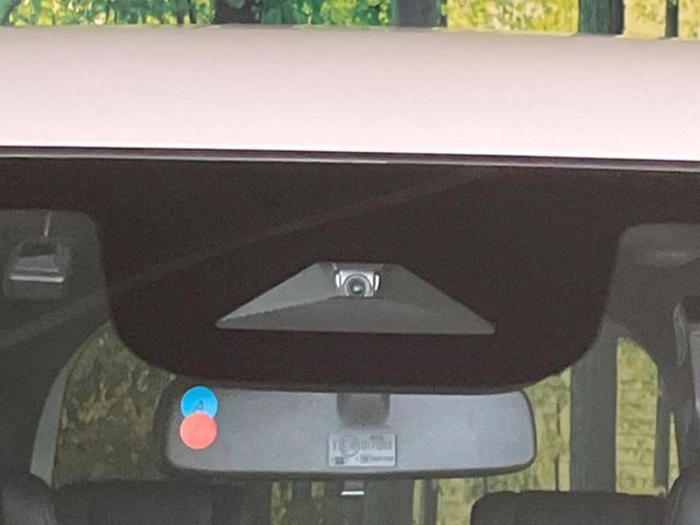 �y�z���_�Z���V���O�z���s���ɑO���̎ԗ�����F�����A�Փ˂������Ȏ��͌x��ƃu���[�L�ŏՓˉ���Ɣ�Q�y�����A�V�X�g�B�����S�Ƀh���C�u�����y���݂��������܂��B