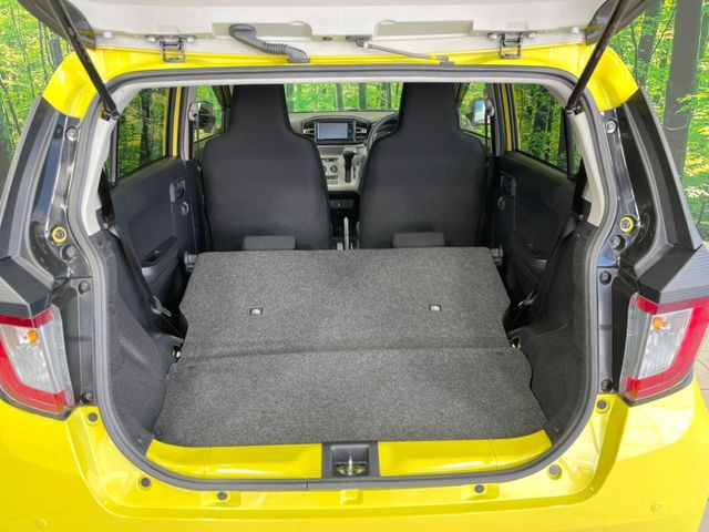 普段のお買い物や通勤、送迎等に十分な荷室スペースを確保しております。セカンドシートを倒すと、大きな荷物の積載も可能です♪