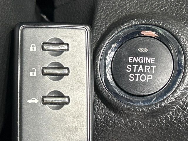 �y�A�N�Z�X�L�[&�v�b�V���X�^�[�g�z�J�o����|�P�b�g�ɓ��ꂽ�܂܂ł��h�A�̎{���E�������\�ȃX�}�[�g�L�[�𑕔��B�G���W���̃I���E�I�t�����J�M�����o���K�v�������A�{�^�����v�b�V�����邾����OK��