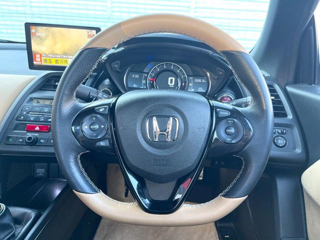 �y�����v�����X�e�A�����O�z�㎿�Ȋv���g�p���邱�ƂŁA��ɂ����������݂ƂĂ��^�]���₷���n���h���ł���