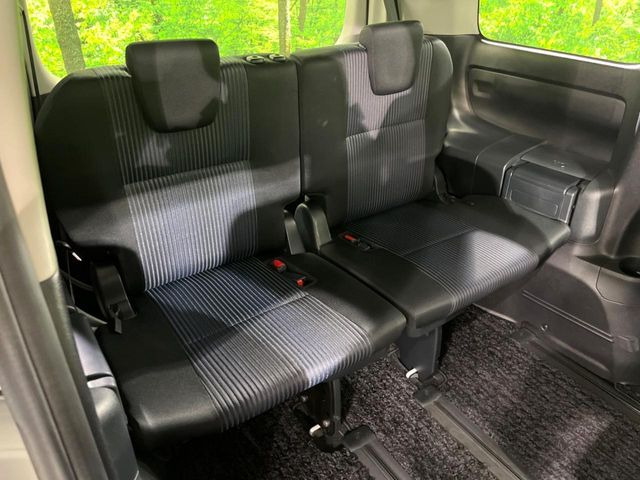 3列目シートはもちろん状態良好☆大人でもゆったりと座って頂けますので、大人数でのお出かけもラクラクです♪ご家族で、気の知れた仲間で、ドライブに行くのが楽しみですね♪
