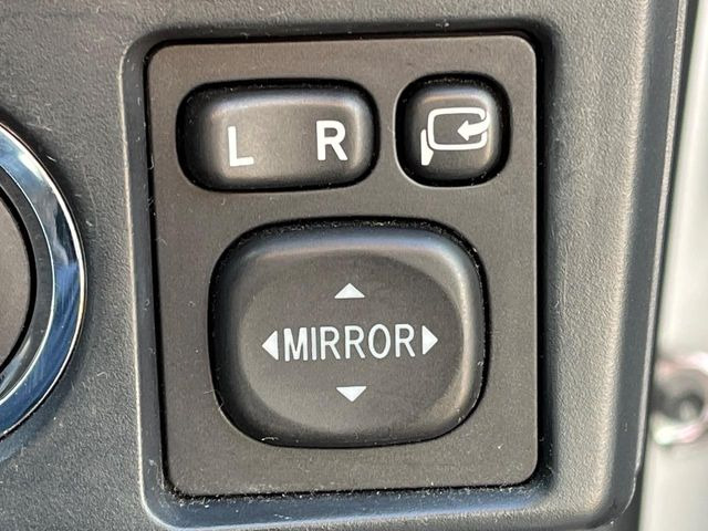 �y�d���i�[�~���[�z�T�C�h�~���[�͓d���i�[���ƂȂ��Ă���A�������ԏ�ł��L�Y�������X�N��}�����܂��B