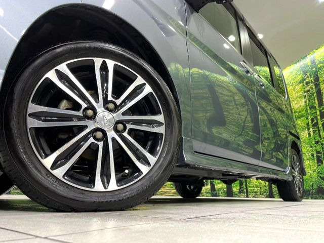 �y����15�C���`�A���~�z�C�[���z�O�ςɃ}�b�`���������A���~�z�C�[���𑕒����Ă���܂��B�e��ЊO�A���~�z�C�[����A�X�^�b�h���X�^�C�����戵�����Ă���܂��B���񂲑��k����������