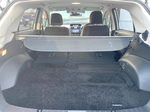 後席を格納すると、これだけの広さが!シーンに合わせたシートアレンジで、大きな荷物も積むことが出来ます♪