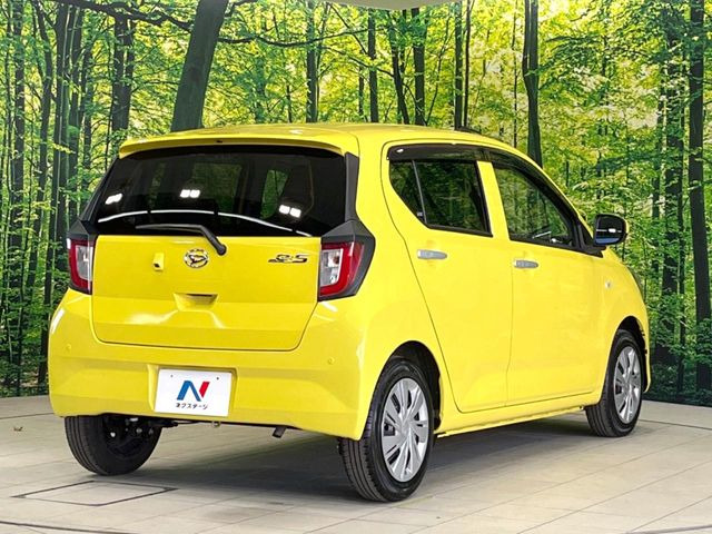 ☆全国のネクステージからお取り寄せが可能※!遠方の店舗に展示してあるクルマが気になる場合も、最寄りの店舗でご覧いただくことが可能です!是非私たちに要望をお聞かせください!※別途費用