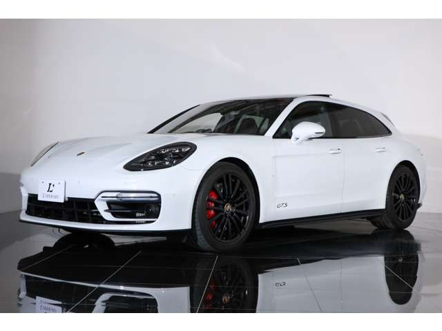 ワゴンスタイルでありながら重さを感じさせない軽快なステアリングが、スポーティな走りを実現します。