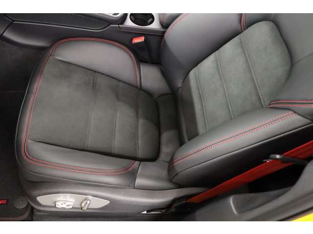 �����ȃf�U�C���̊O�ςƁA�ו��܂ō�荞�܂ꂽ�������������ƃX�|�[�e�B���𗼗����Ă��܂��B