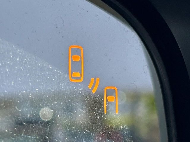 �y�����r�[�N���f�B�e�B�N�V�����z���s���A�h�A�~���[�̎��p�ɂȂ�₷���ӏ��Ɍ㑱�Ԃ��ڋ߂���ƃT�C�h�~���[�t�߂Ɍx����\���A�h���C�o�[�ɒ��ӊ��N�ƁA����̍ۂ̓n���h��������A�V�X�g�����܂��B