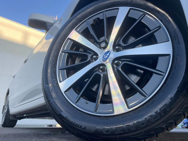 �y����16�C���`�A���~�z�C�[���z�O�ςɃ}�b�`���������A���~�z�C�[���𑕒����Ă���܂��B�e��ЊO�A���~�z�C�[����A�X�^�b�h���X�^�C�����戵�����Ă���܂��B���񂲑��k����������