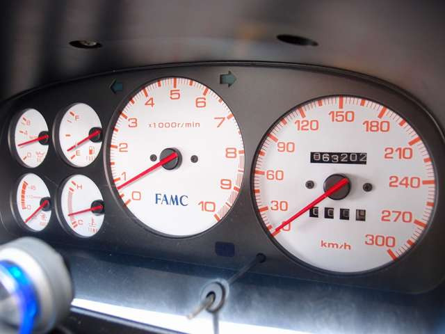 �S���ł��䐔�̏��Ȃ�FC�J�u���I���J�X�^���ԗ��̓���!�O���̓u���C�Y���b�h�ɓh������A���Г��Ɏ��ɃI���^�l�[�^�[���V�i�����ρB���z���f����WORK�}�C�X�^�[S1R18AW�A�ԍ����ȂǊ󏭉��l�̍������