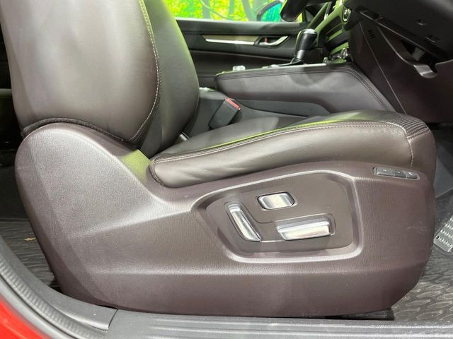 【メモリー機能付きパワーシート】ドライバーごとに設定したシート位置を記憶して、ボタン一つで切り替えできる便利な機能!運転する方が複数名いらっしゃるご家庭におすすめです♪